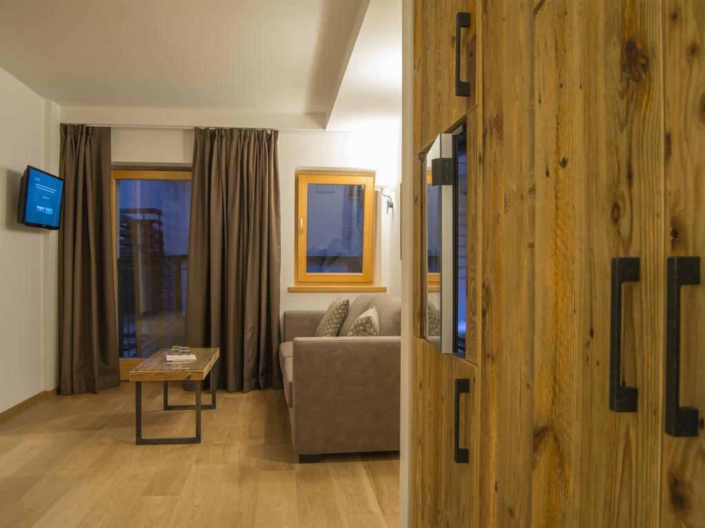Hotel Garnì Caminetto Madonna Esterno foto