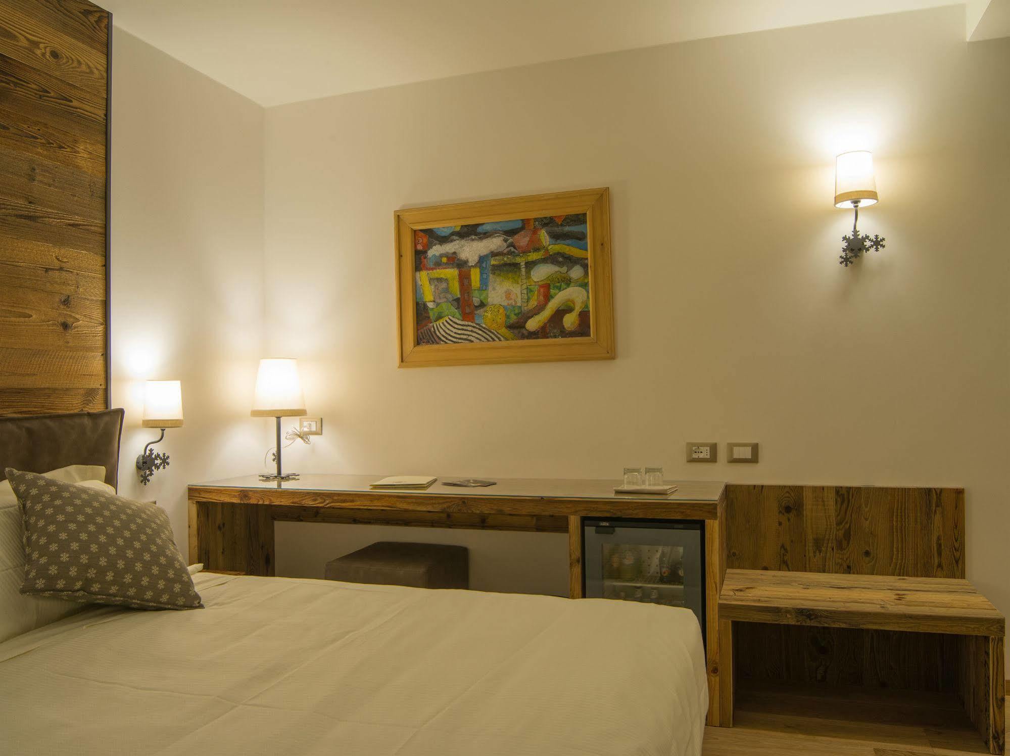 Hotel Garnì Caminetto Madonna Esterno foto