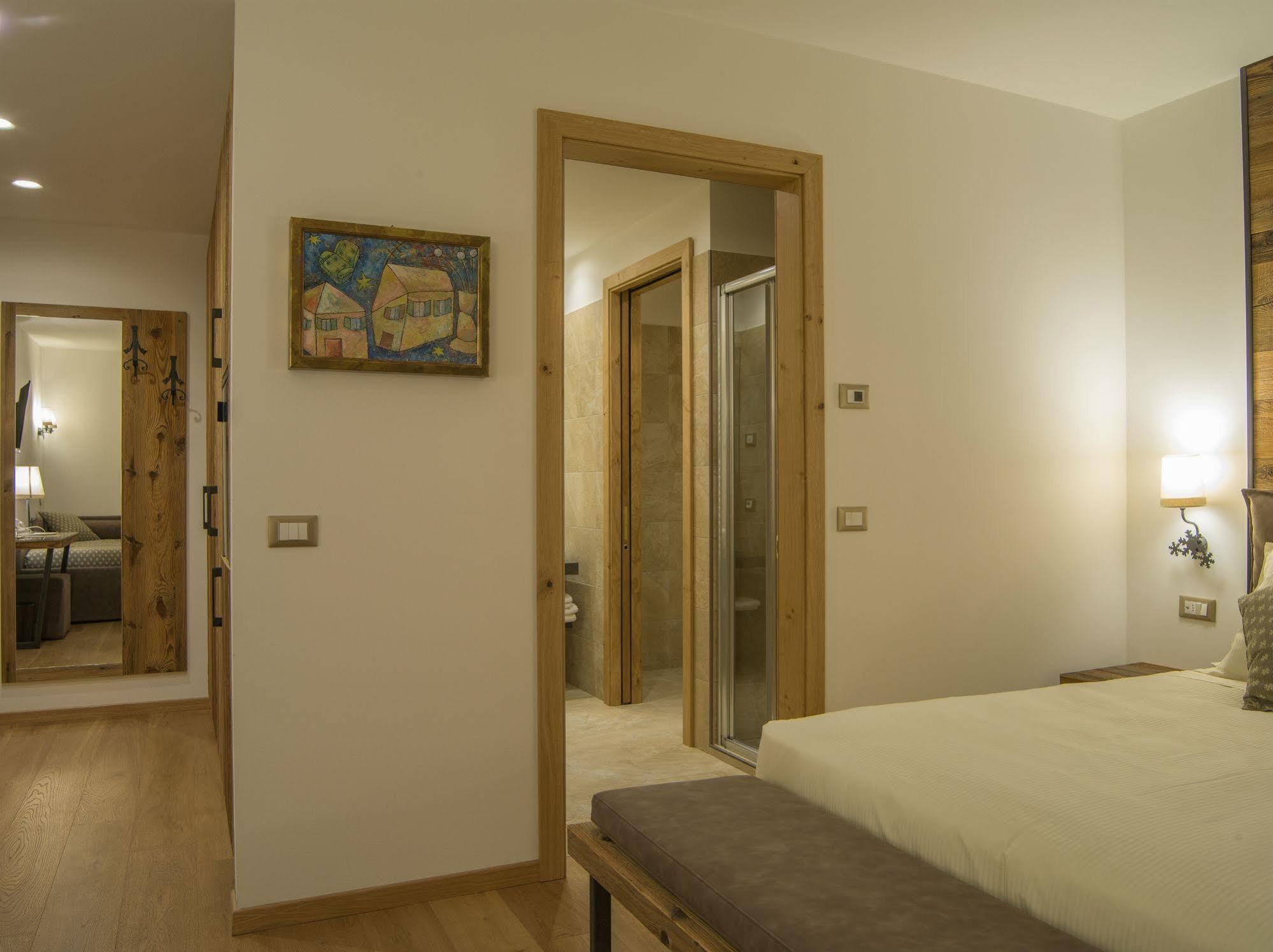 Hotel Garnì Caminetto Madonna Esterno foto