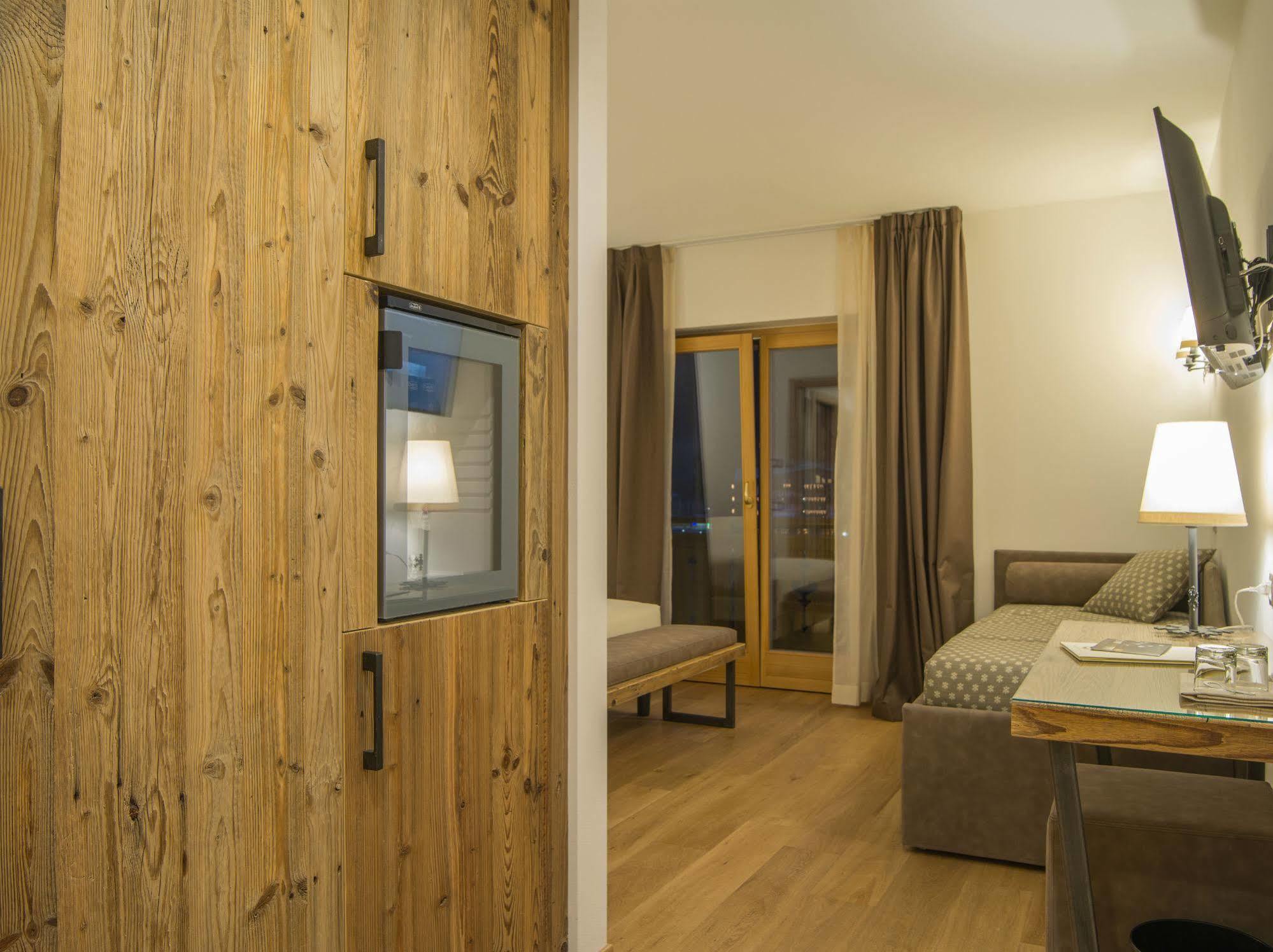 Hotel Garnì Caminetto Madonna Esterno foto