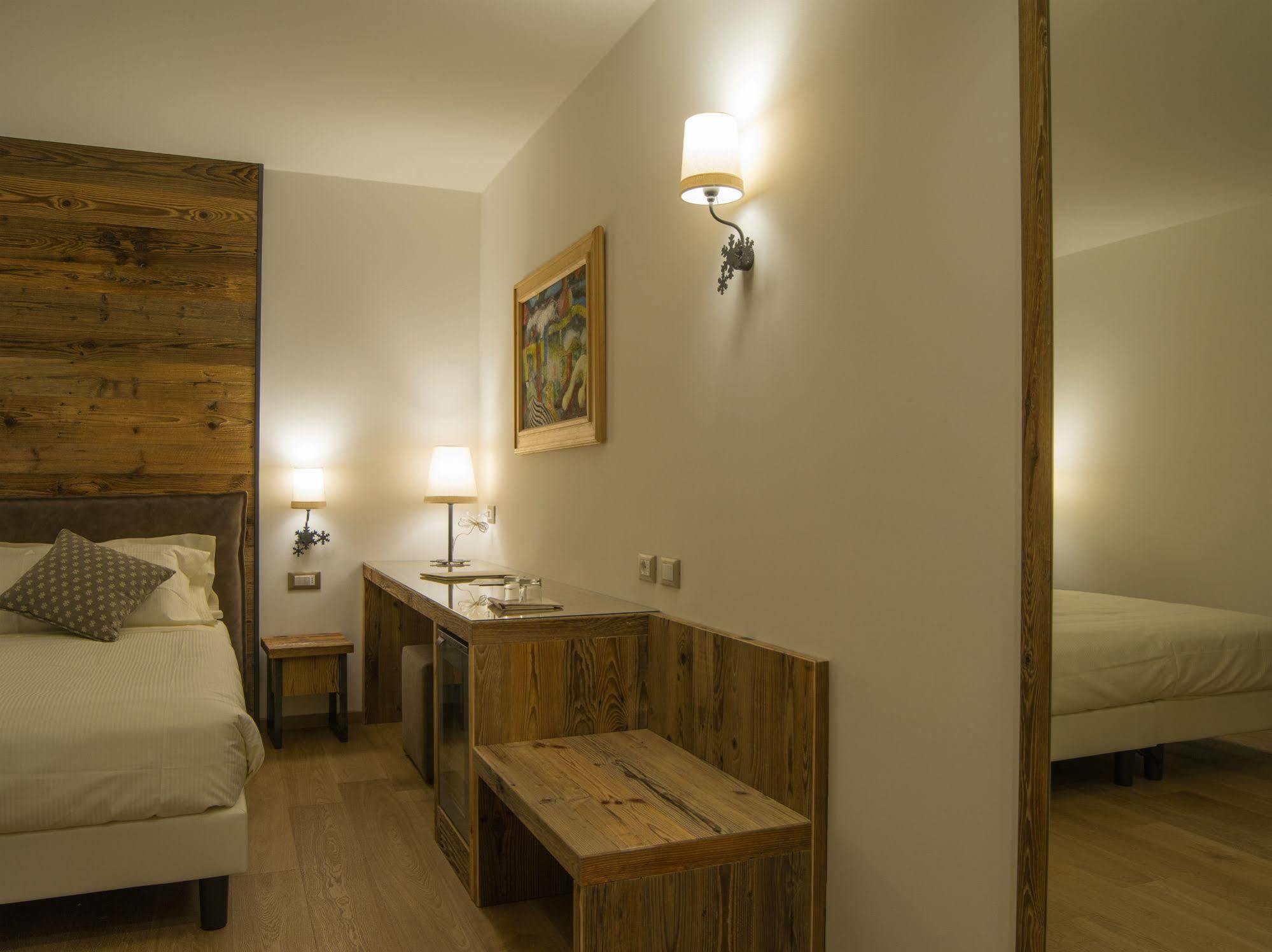 Hotel Garnì Caminetto Madonna Esterno foto