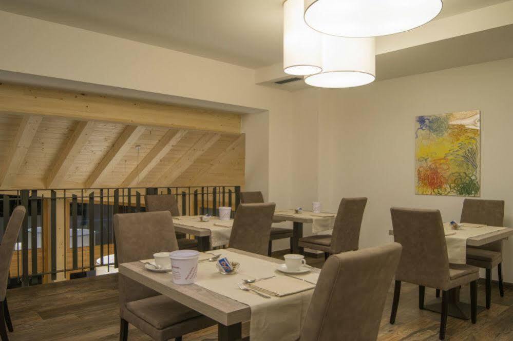 Hotel Garnì Caminetto Madonna Esterno foto